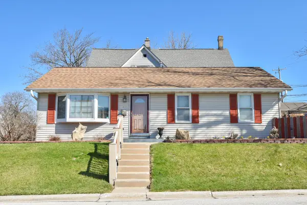 1432 Chestnut St, South Milwaukee, WI 53172