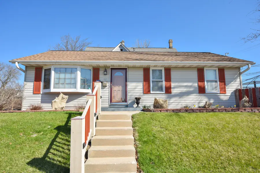 1432 Chestnut St, South Milwaukee, WI 53172 - #2