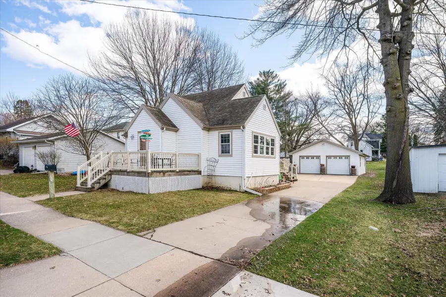 421 E Broadway St, Viroqua, WI 54665 - #2