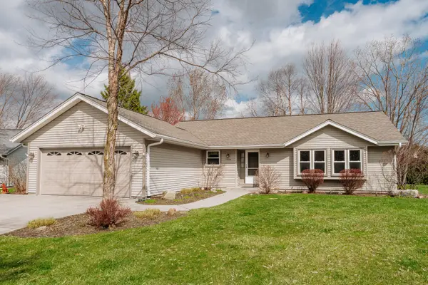 10500 S Jessica Dr, Oak Creek, WI 53154