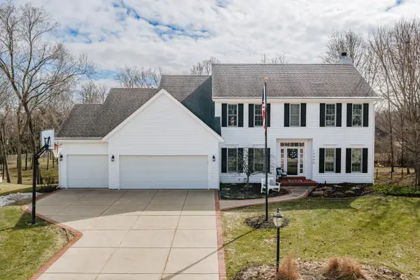 14445 W Meadowshire Dr, New Berlin, WI 53151