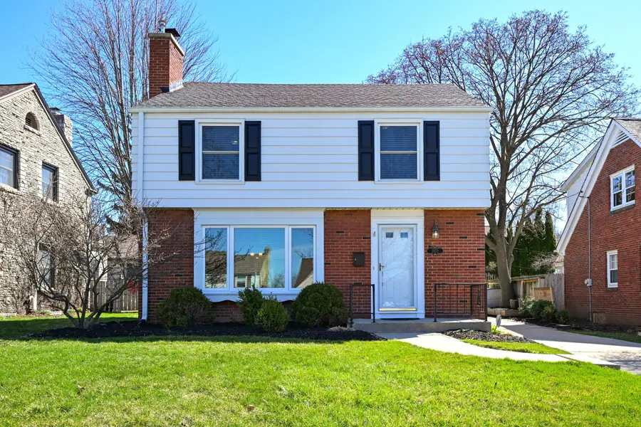 2652 N 82nd St, Wauwatosa, WI 53213 - #2