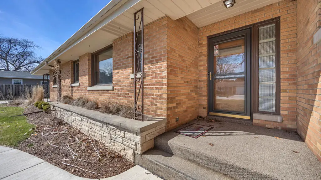 2420 Mayflower Ave, Sheboygan, WI 53083 - #1