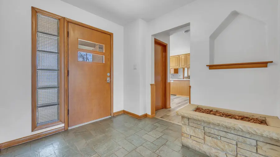 2420 Mayflower Ave, Sheboygan, WI 53083 - #2