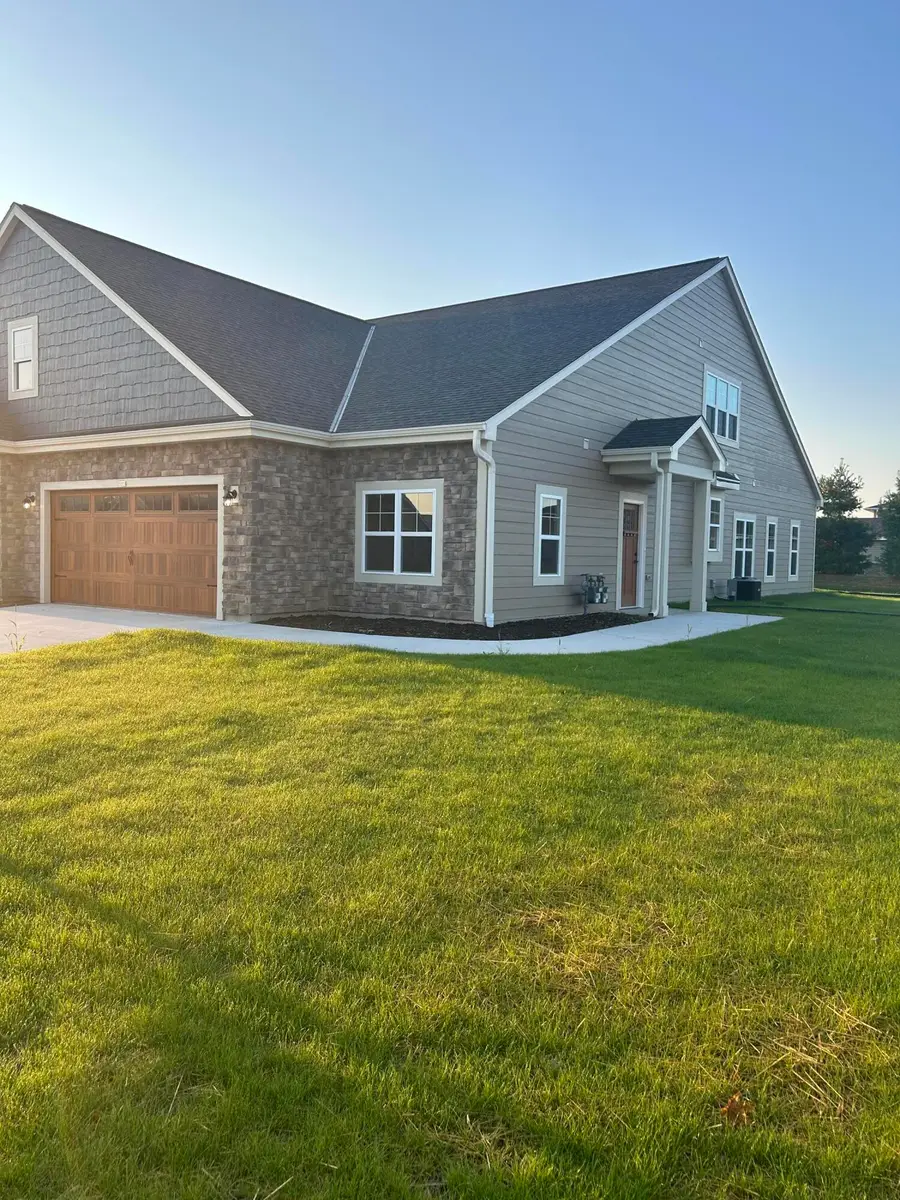 523 Firefly Trl, Hartford, WI 53027 - #2