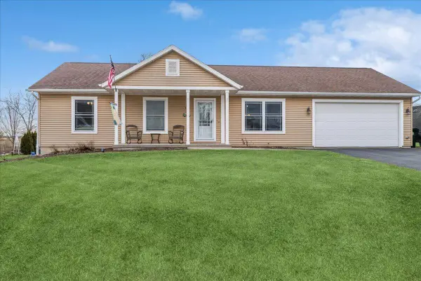 327 Tomahawk Dr, Twin Lakes, WI 53181