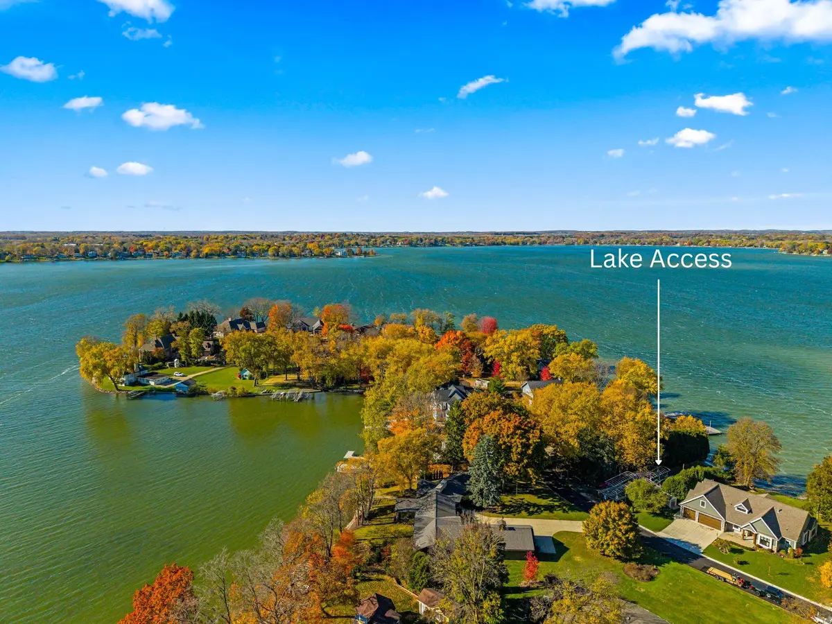 N60W38457 Blackhawk Dr, Oconomowoc, WI 53066 - #1