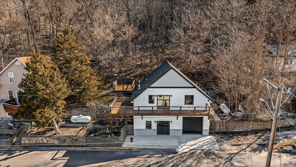 180 S Hill St, Fountain City, WI 54629 - #1