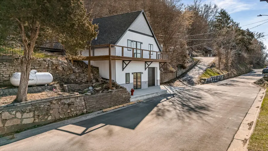 180 S Hill St, Fountain City, WI 54629 - #2