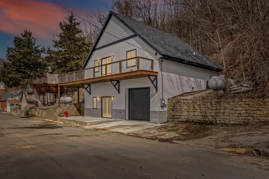 180 S Hill St, Fountain City, WI 54629 - #3