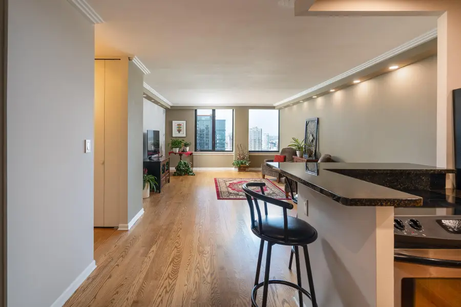 929 N Astor St, Milwaukee, WI 53202 - #2