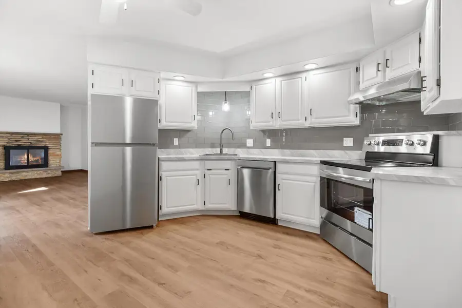 210 Echo Ln, Racine, WI 53406 - #3