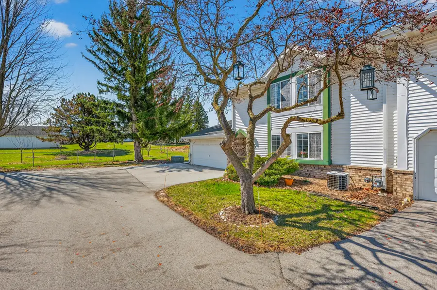 N74W23475 Water Tower Ct, Sussex, WI 53089 - #2