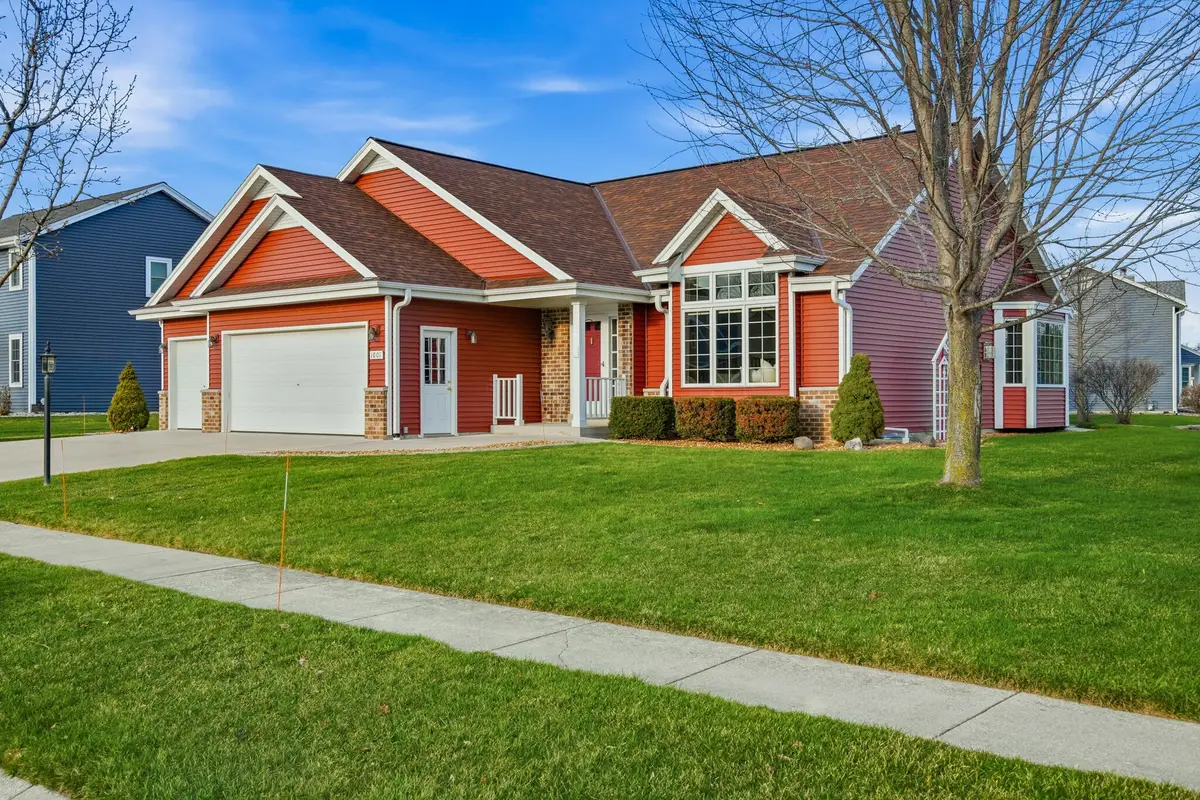 1001 Spring Waters Dr, Oconomowoc, WI 53066 - #1