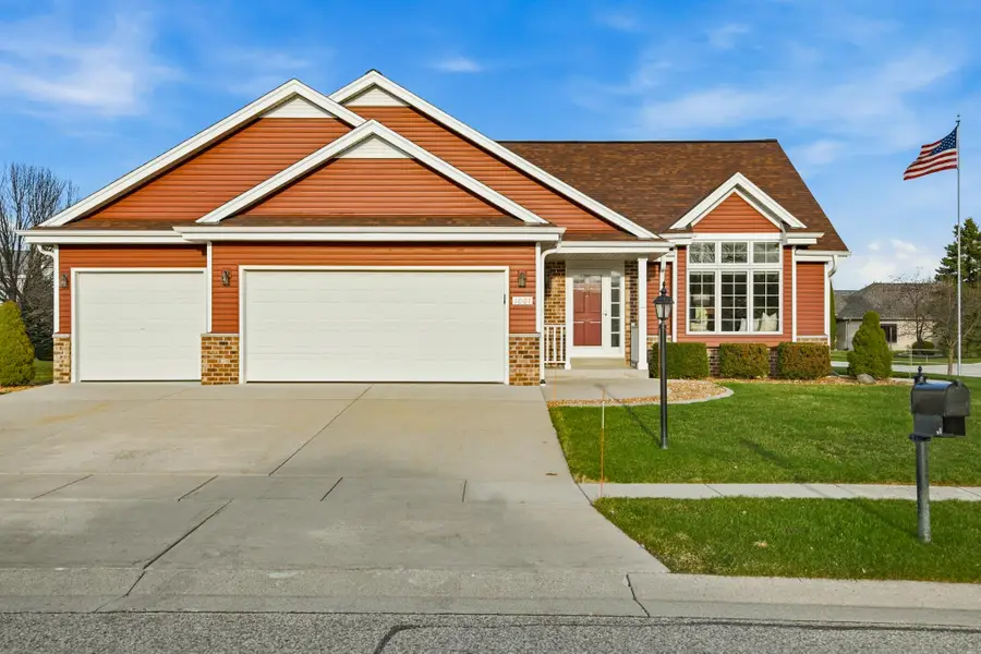 1001 Spring Waters Dr, Oconomowoc, WI 53066 - #2