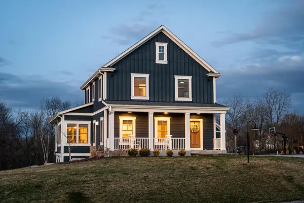 W273N6856 Pintail Ct, Lisbon, WI 53089