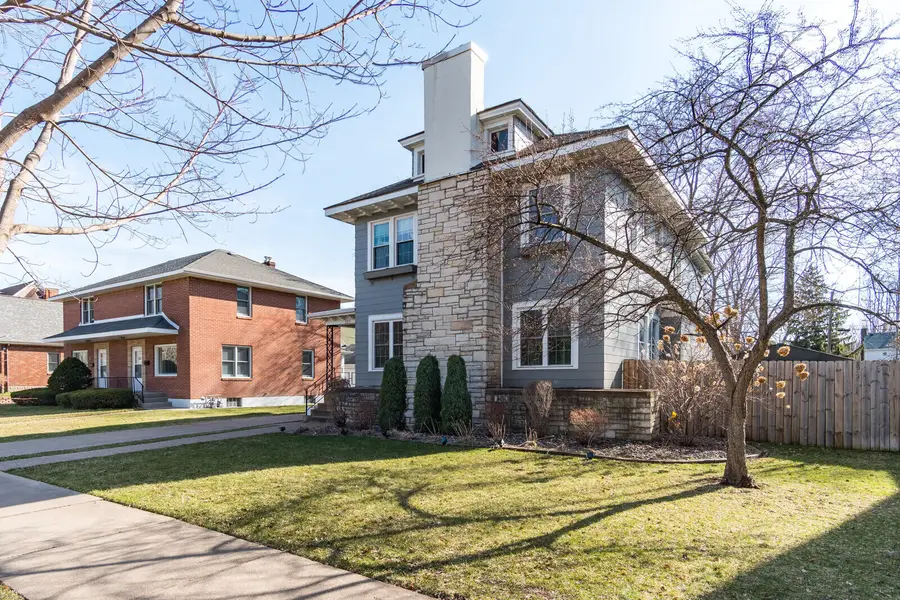 325 14th St S, La Crosse, WI 54601 - #3