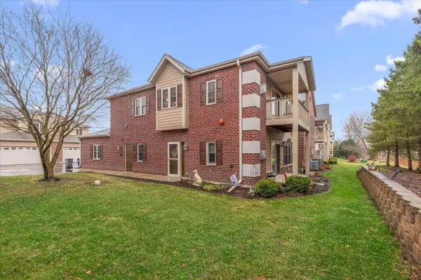 W162S7035 Olive Cir, Muskego, WI 53150