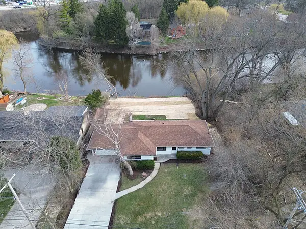 519 W Montclaire Ave, Glendale, WI 53217