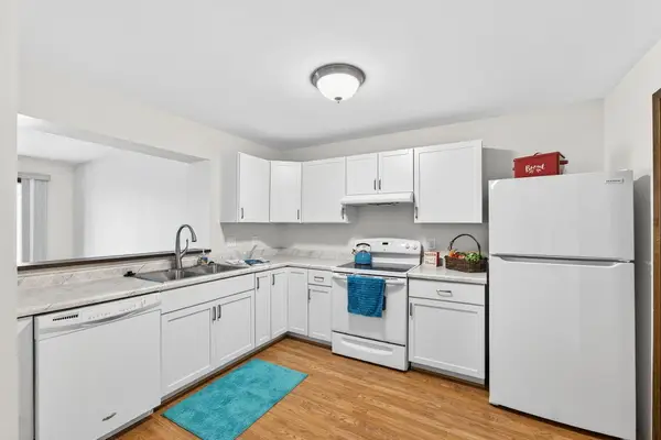 1659 S Carriage Ln, New Berlin, WI 53151