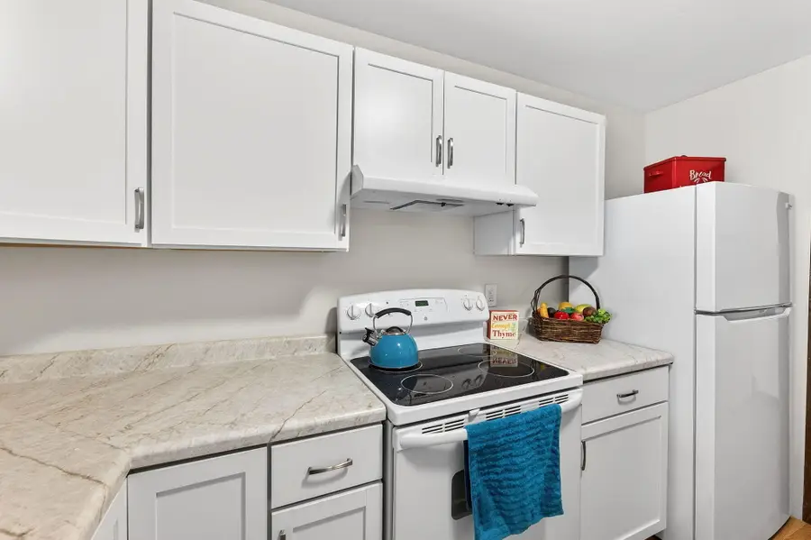 1659 S Carriage Ln, New Berlin, WI 53151 - #2