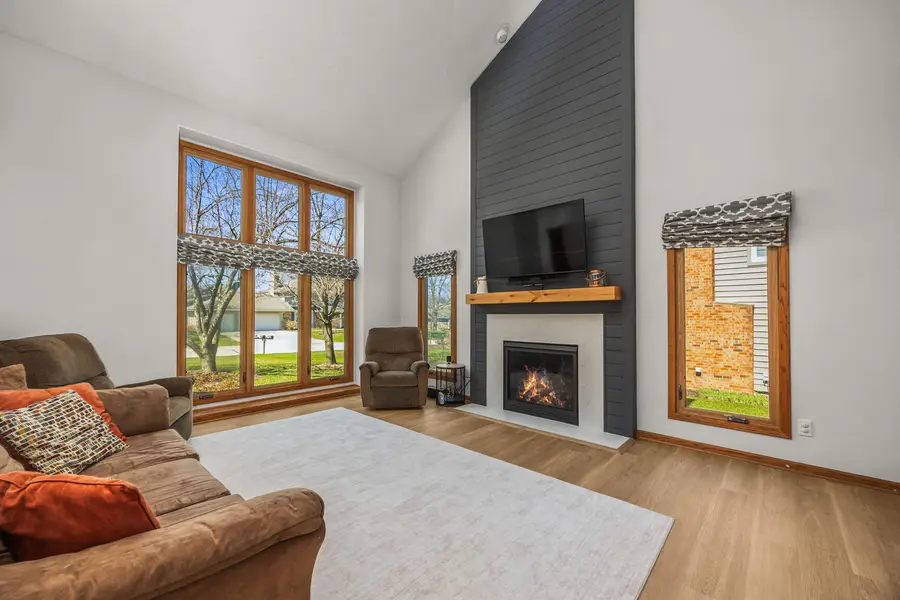 4080 S Wilshire Dr, New Berlin, WI 53151 - #3