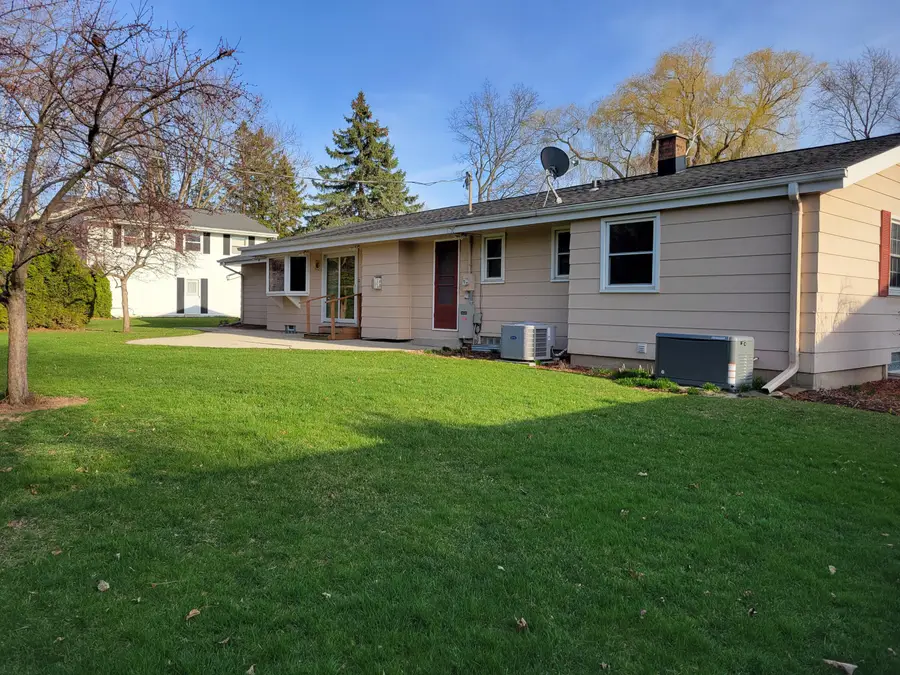 13600 W Forest Knoll Dr, New Berlin, WI 53151 - #3