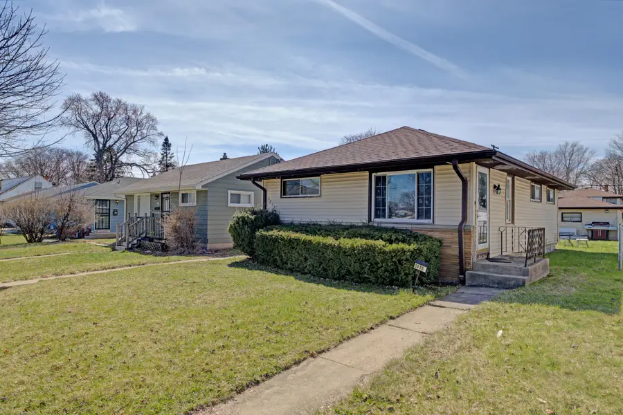 5935 N 71st St, Milwaukee, WI 53218 - #3