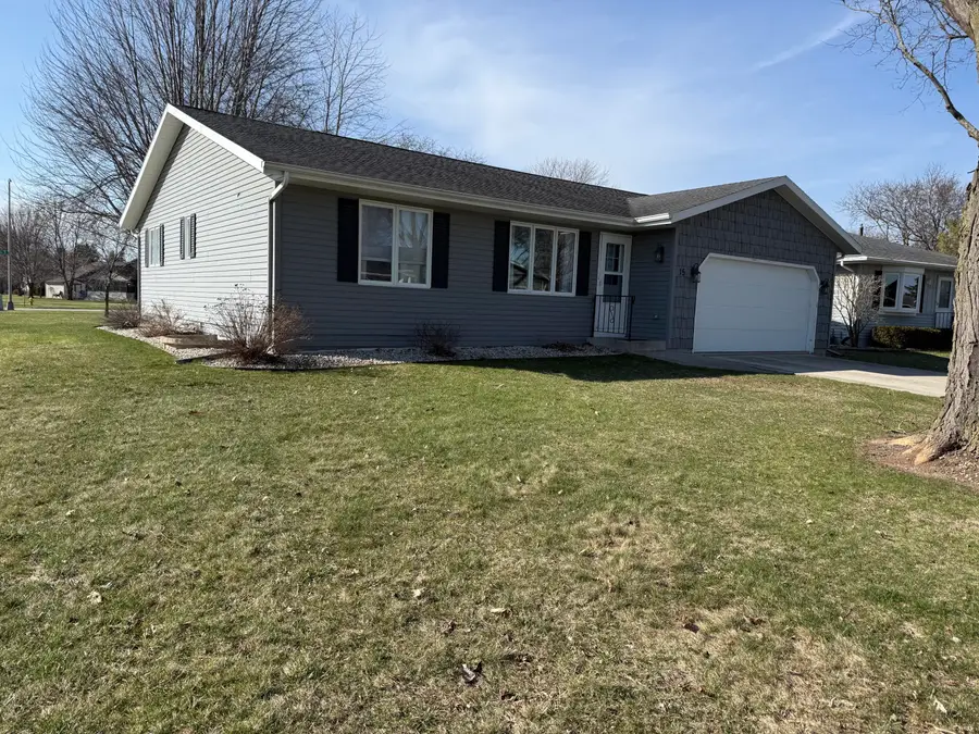 15 Heritage Ln, Fond Du Lac, WI 54935 - #2