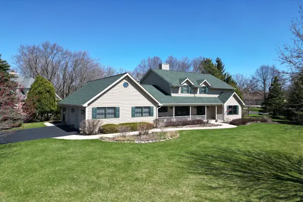 538 Pheasant Ridge Ln, Fontana, WI 53125