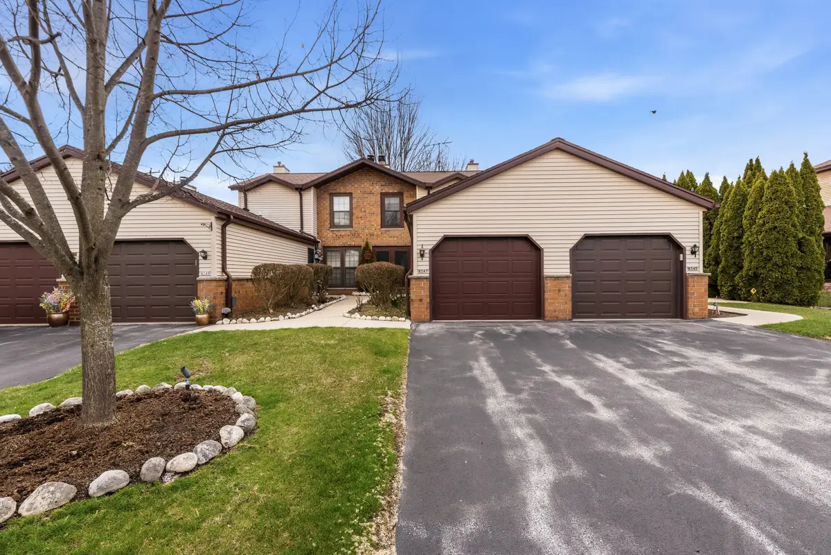 8247 S Legend Dr, Franklin, WI 53132 - #1