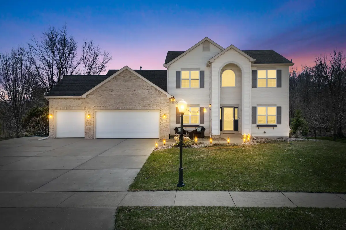 511 Acacia Dr, Grafton, WI 53024 - #1