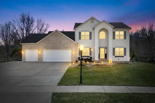 511 Acacia Dr, Grafton, WI 53024