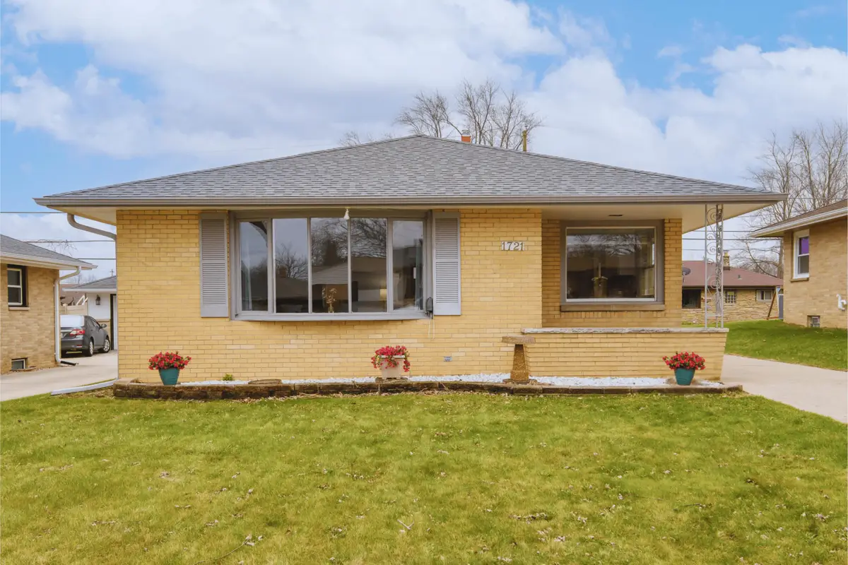 1721 Walnut St, South Milwaukee, WI 53172 - #1