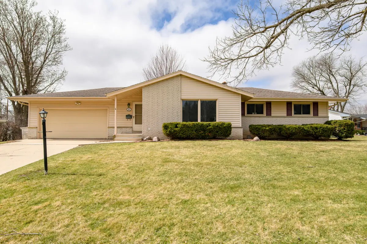 W183N9013 Princeway, Menomonee Falls, WI 53051 - #1