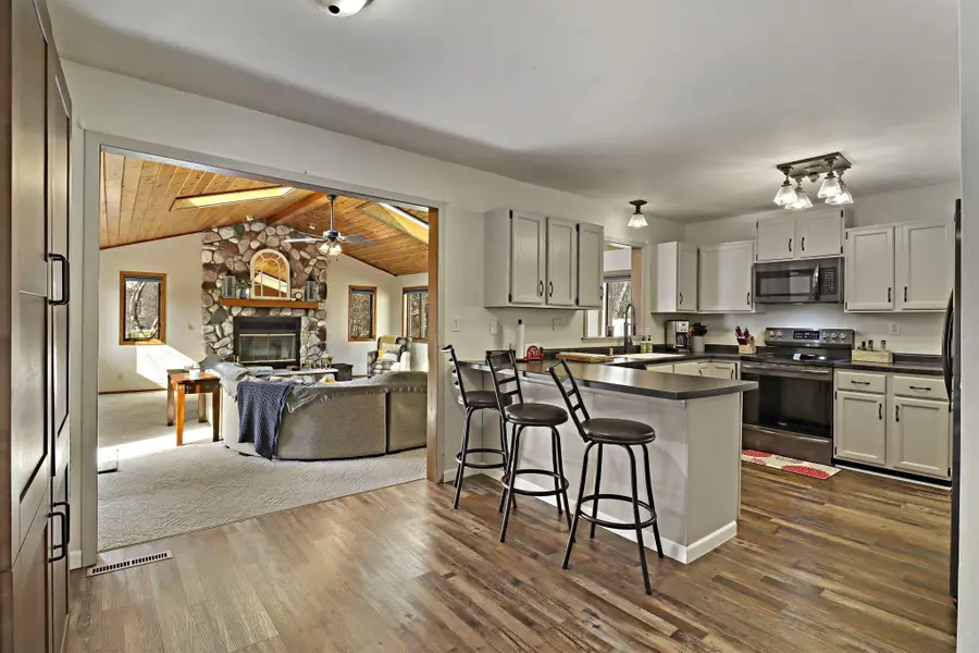 8050 Gina Dr, Mount Pleasant, WI 53406 - #2