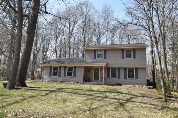 W197N16455 Hawthorne Cir, Jackson, WI 53037