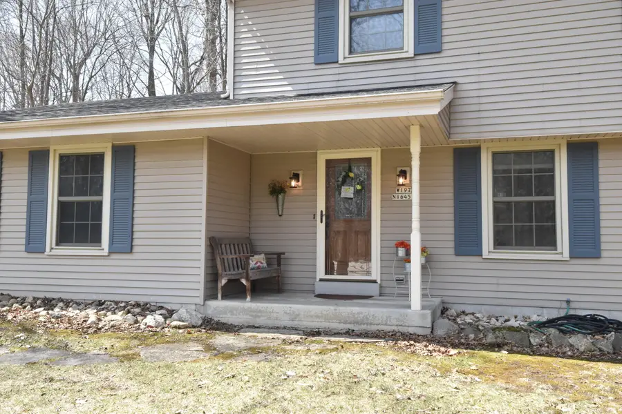 W197N16455 Hawthorne Cir, Jackson, WI 53037 - #3