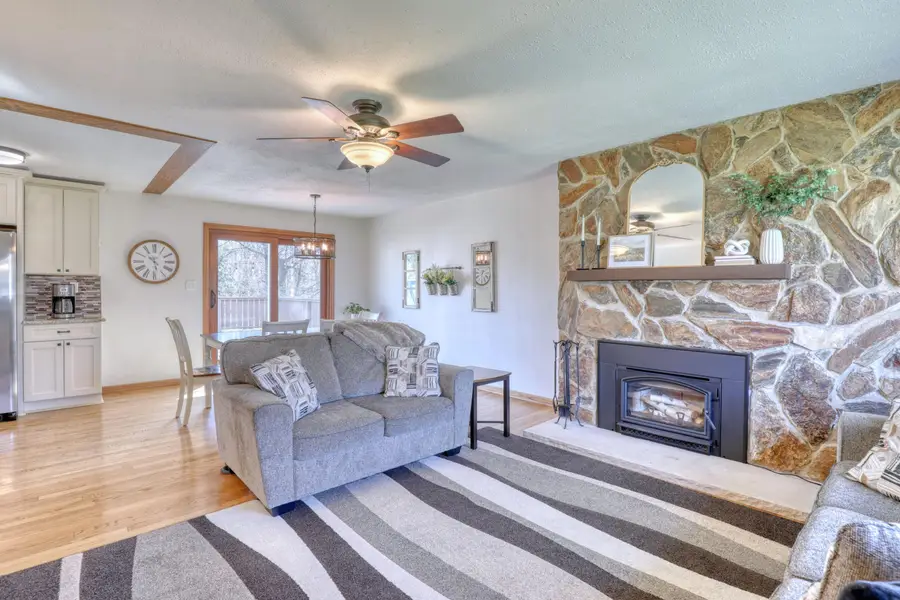 W200N9460 Woodside Ln, Menomonee Falls, WI 53051 - #3