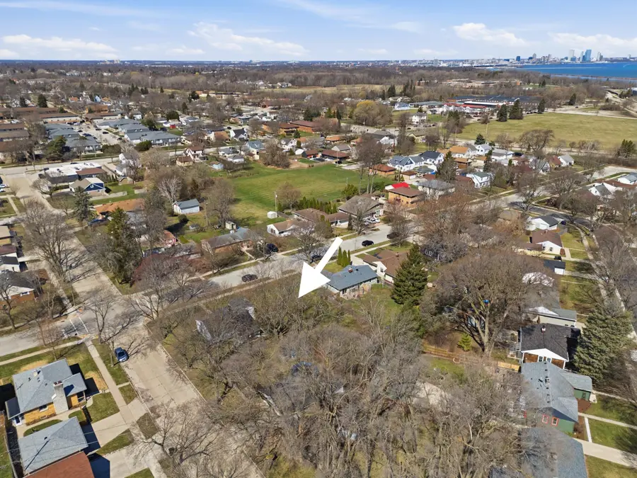 4010 S Kirkwood Ave, Saint Francis, WI 53235 - #3