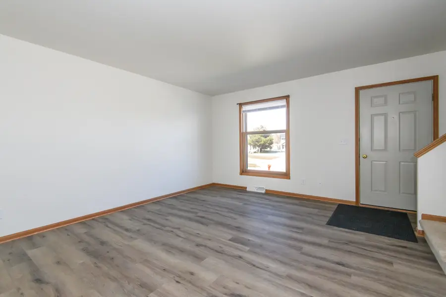 208 Applewood Ln, Watertown, WI 53094 - #2