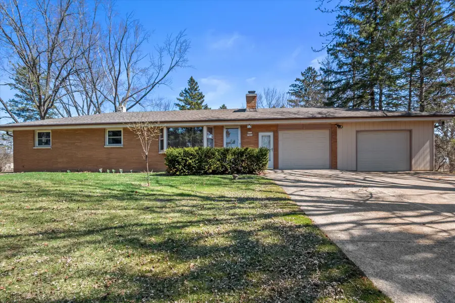 W151N7824 Hilltop Dr, Menomonee Falls, WI 53051 - #2