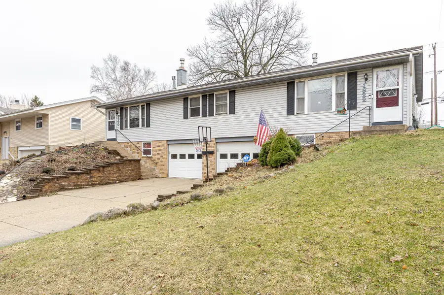 1920 Woodlawn Ave, West Bend, WI 53090 - #2