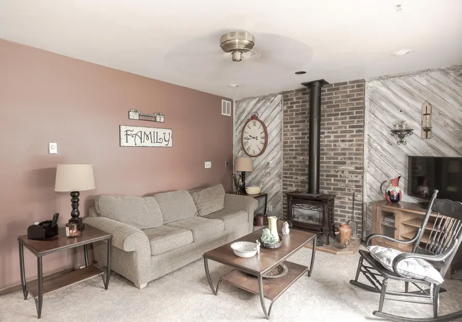 1920 Woodlawn Ave, West Bend, WI 53090 - #3