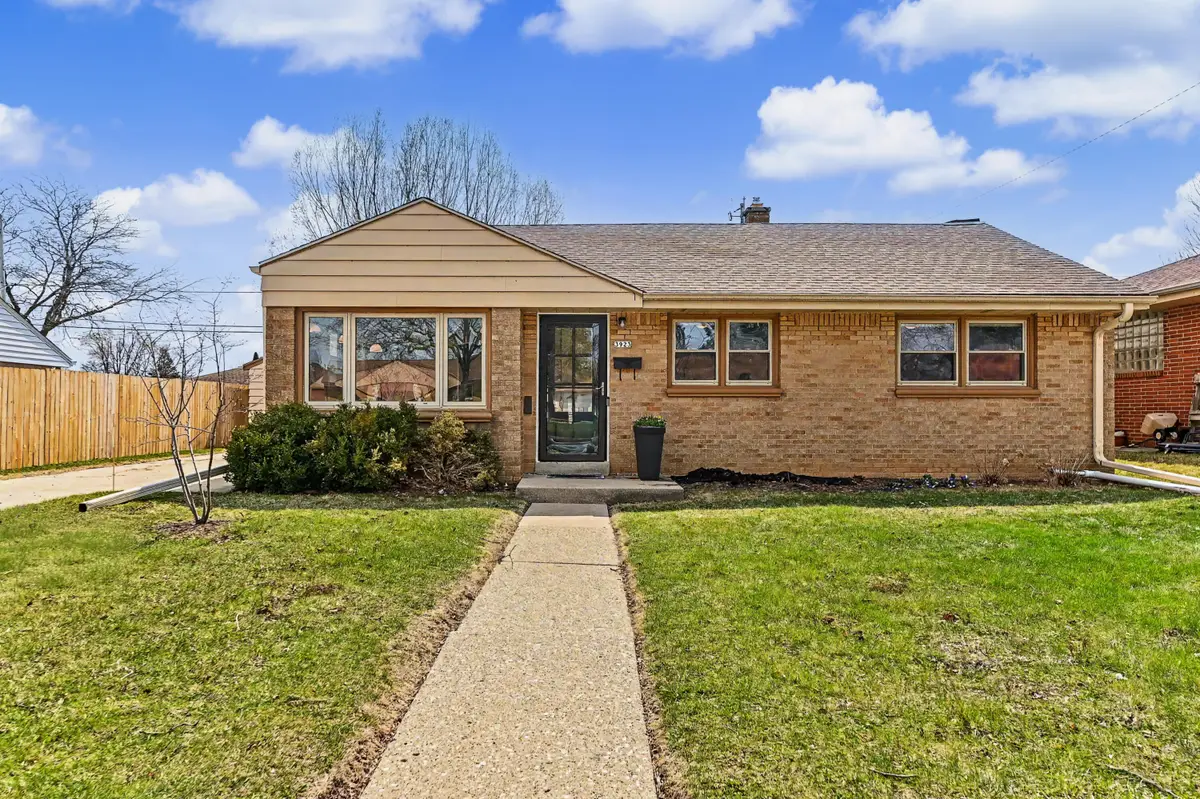 3923 E Iona Ter, Cudahy, WI 53110 - #1