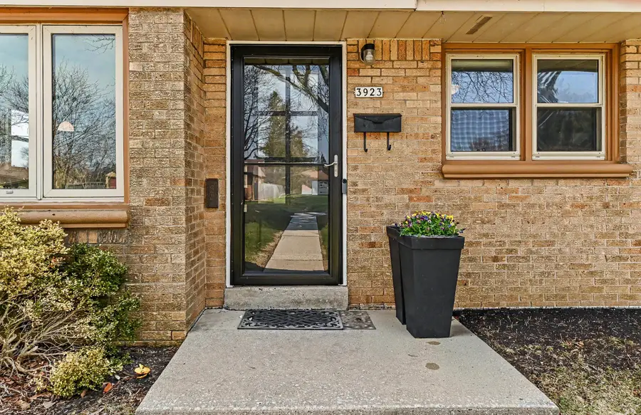 3923 E Iona Ter, Cudahy, WI 53110 - #2