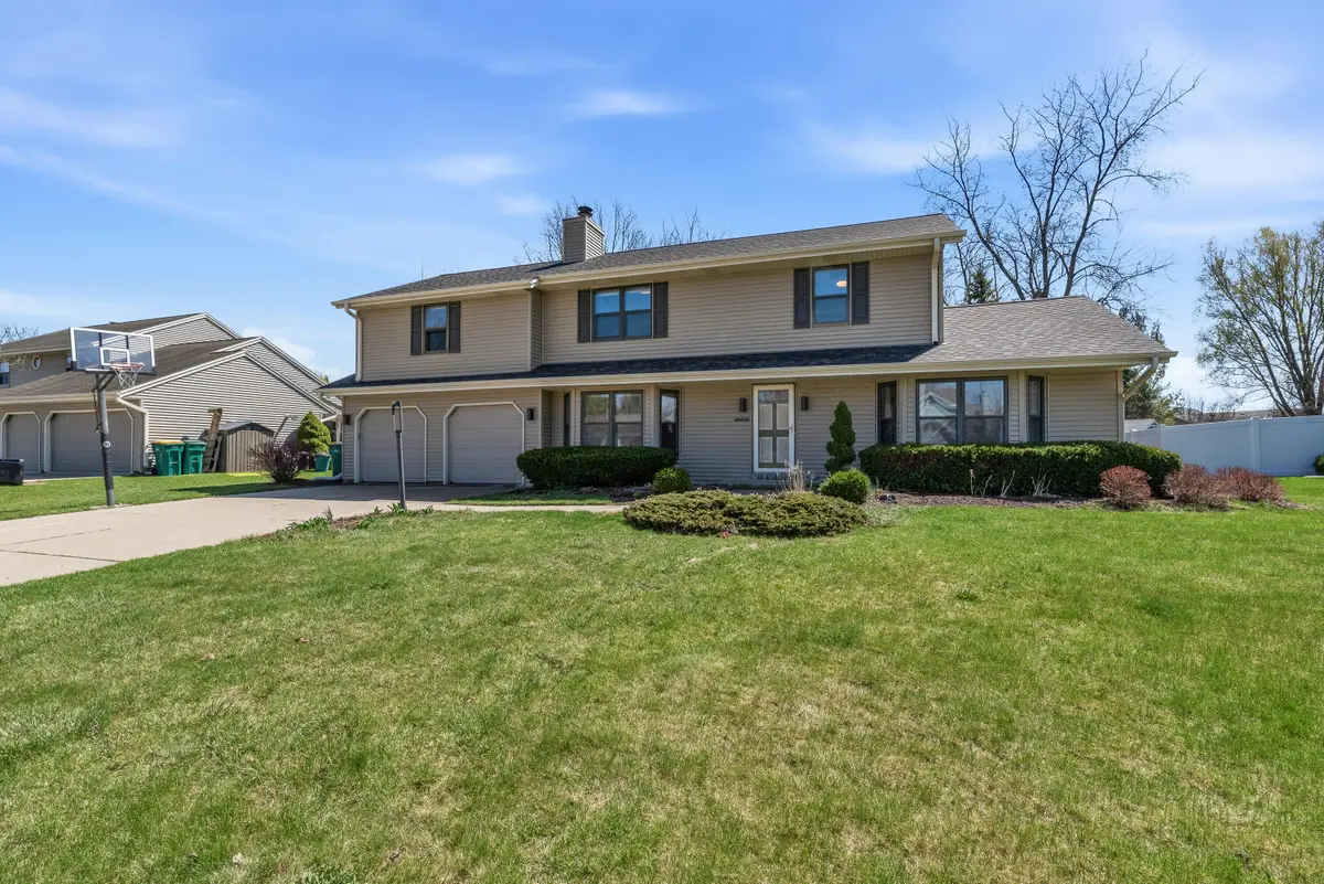 N108W17031 Hawthorne Dr, Germantown, WI 53022 - #1