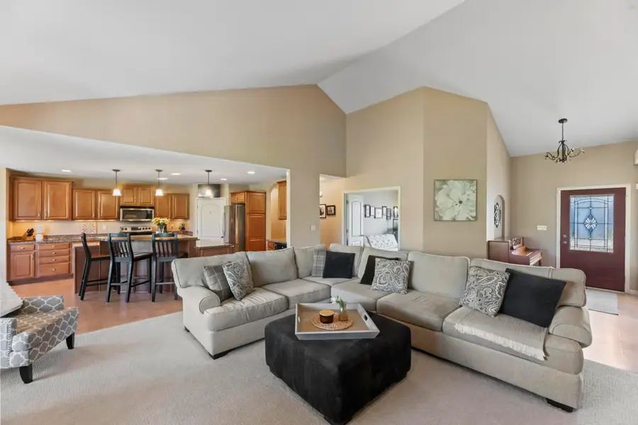 N86W27678 Meadowview Ct, Chenequa, WI 53029 - #2