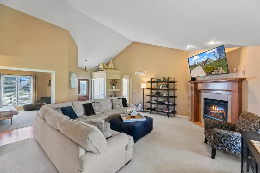 N86W27678 Meadowview Ct, Chenequa, WI 53029 - #3