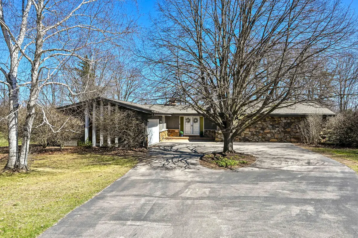 2138 Edgewood Dr, Grafton, WI 53024 - #1